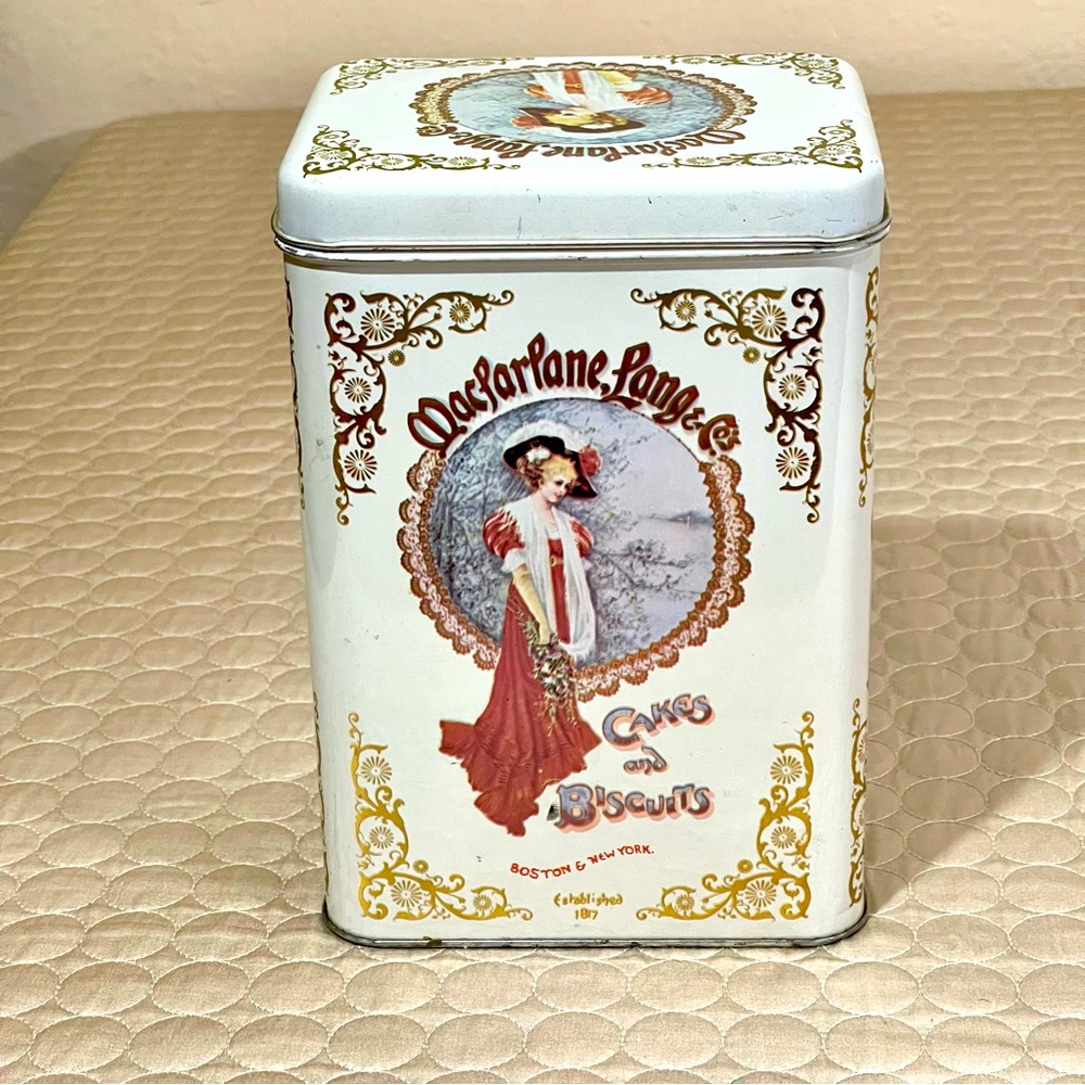 🌱 Large Vintage Shabby Chic Biscuit Tin